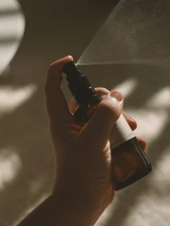 L&M Home Posie SUR: Cedarwood / Amber / Patchouli Aromatic Room Spray Hot