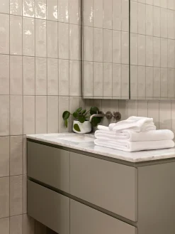 L&M Home Regent White Towels Hot